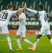 米乐官网- 弗赖堡黑马姿态搅动积分榜，平民军团书写励志传奇  